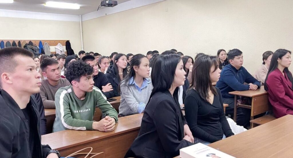 Kunaev University Associate Professor Delivers Guest Lecture on Customs Affairs at Jusup Balasagyn Kyrgyz National University