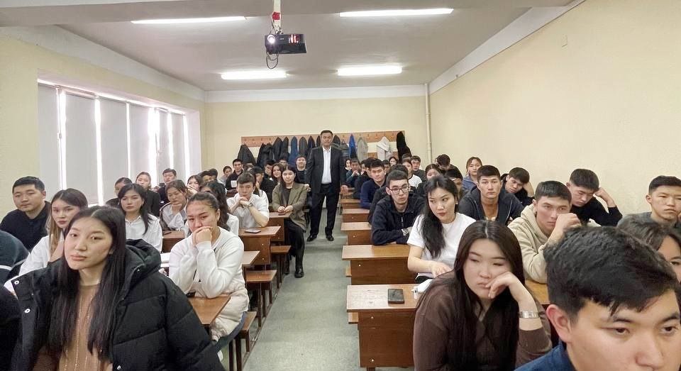 Kunaev University Associate Professor Delivers Guest Lecture on Customs Affairs at Jusup Balasagyn Kyrgyz National University