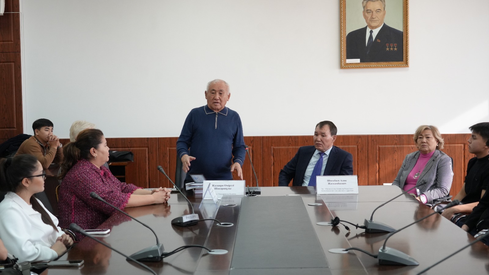 The event was attended by faculty members, students, and graduate students.