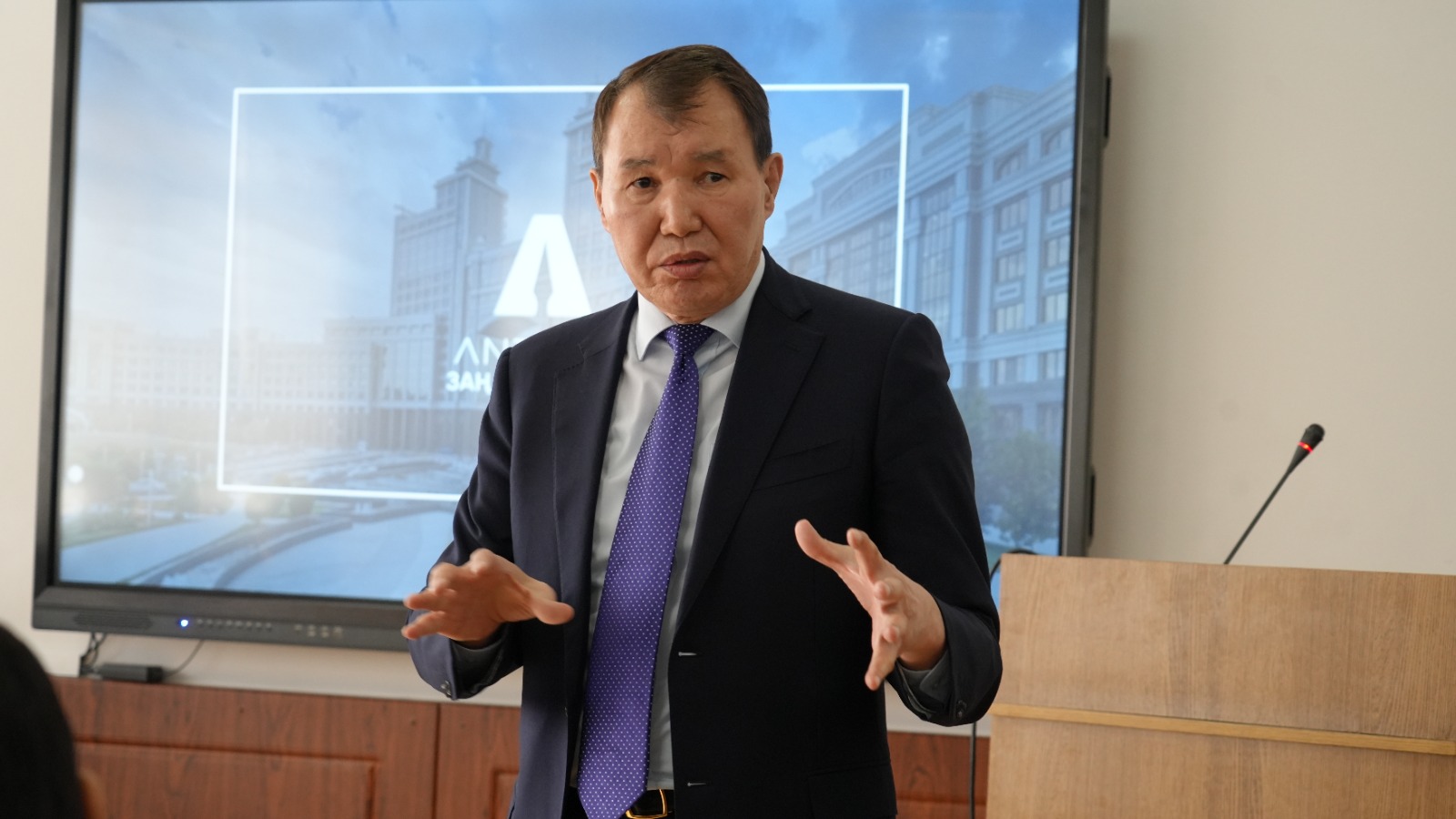 The event was attended by faculty members, students, and graduate students.