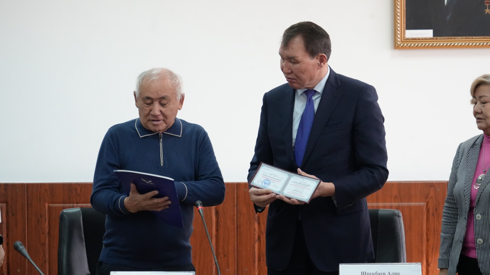 The event was attended by faculty members, students, and graduate students.