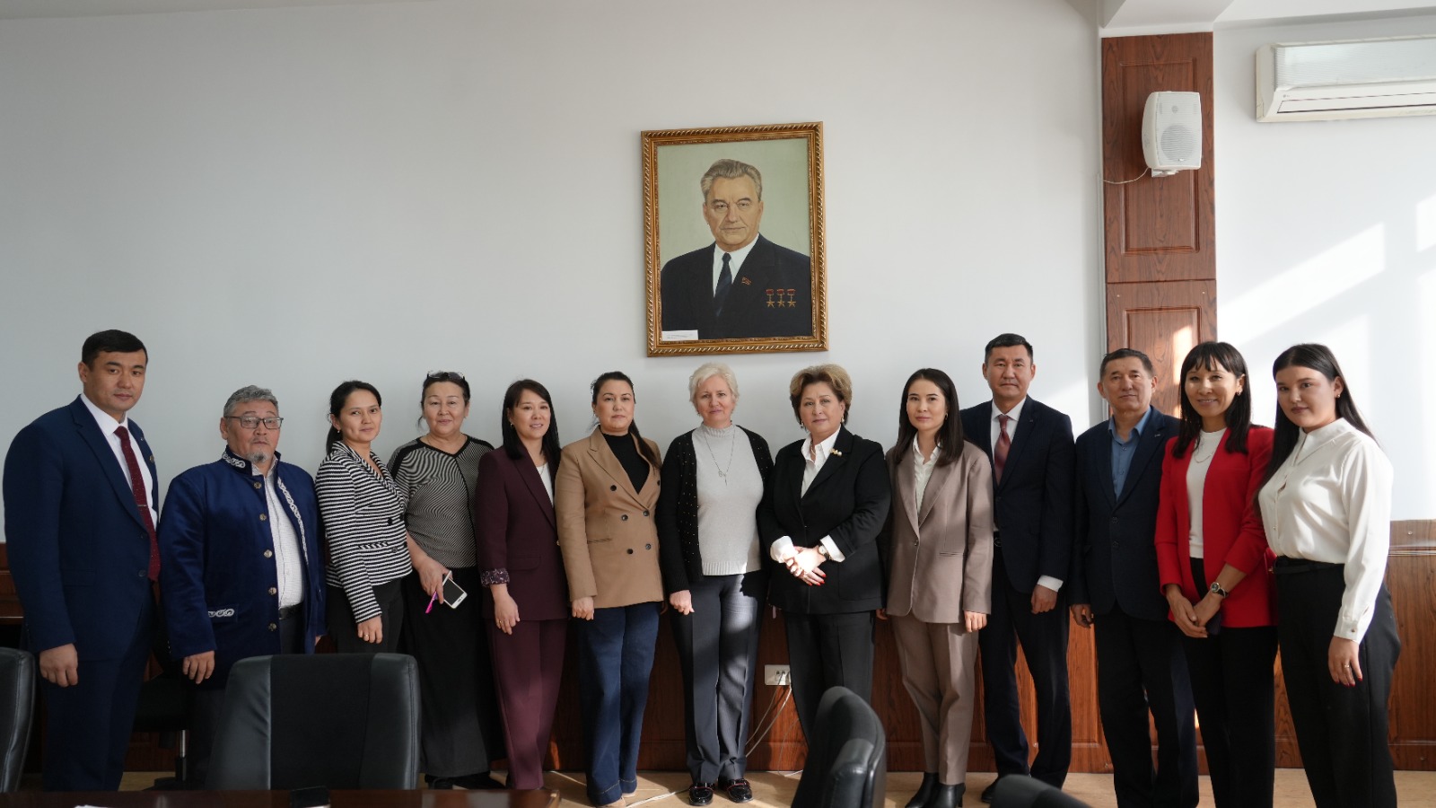 Today at Kunayev University an international roundtable on “The ideology of law and order in the digital age: preventing cyber threats and providing legal education to youth”