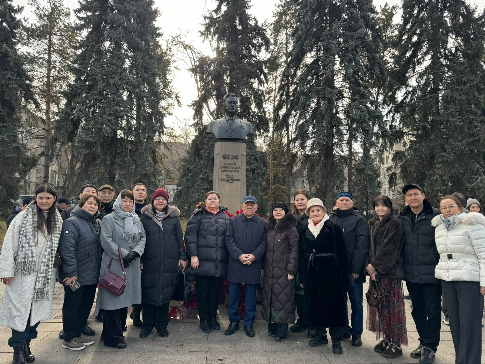 Kunayev University’s Participation in the Wreath-Laying Ceremony Dedicated to the 114th Anniversary of Dinmukhamed Kunayev.