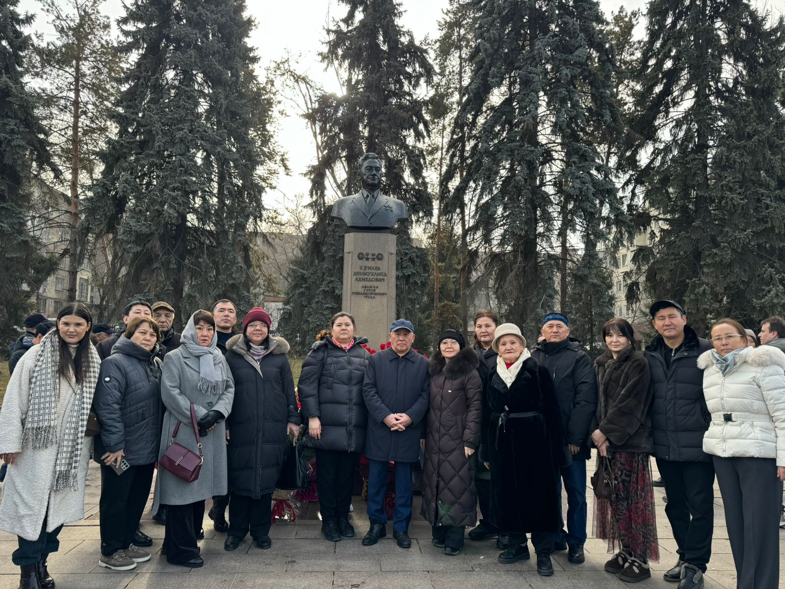 Kunayev University’s Participation in the Wreath-Laying Ceremony Dedicated to the 114th Anniversary of Dinmukhamed Kunayev.