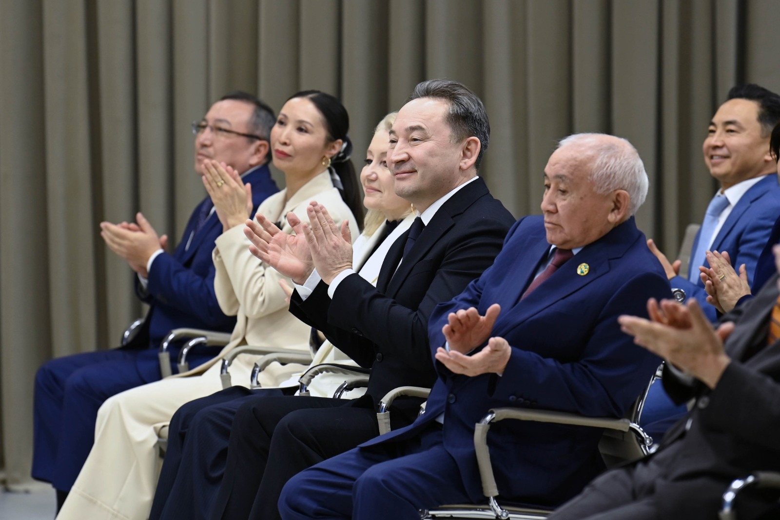 Ömiräli Shakarapuly, took part in a meeting between the Head of State, Қасым-Жомарт Тоқаев, and the scientific community held at Al-Farabi Kazakh National University.