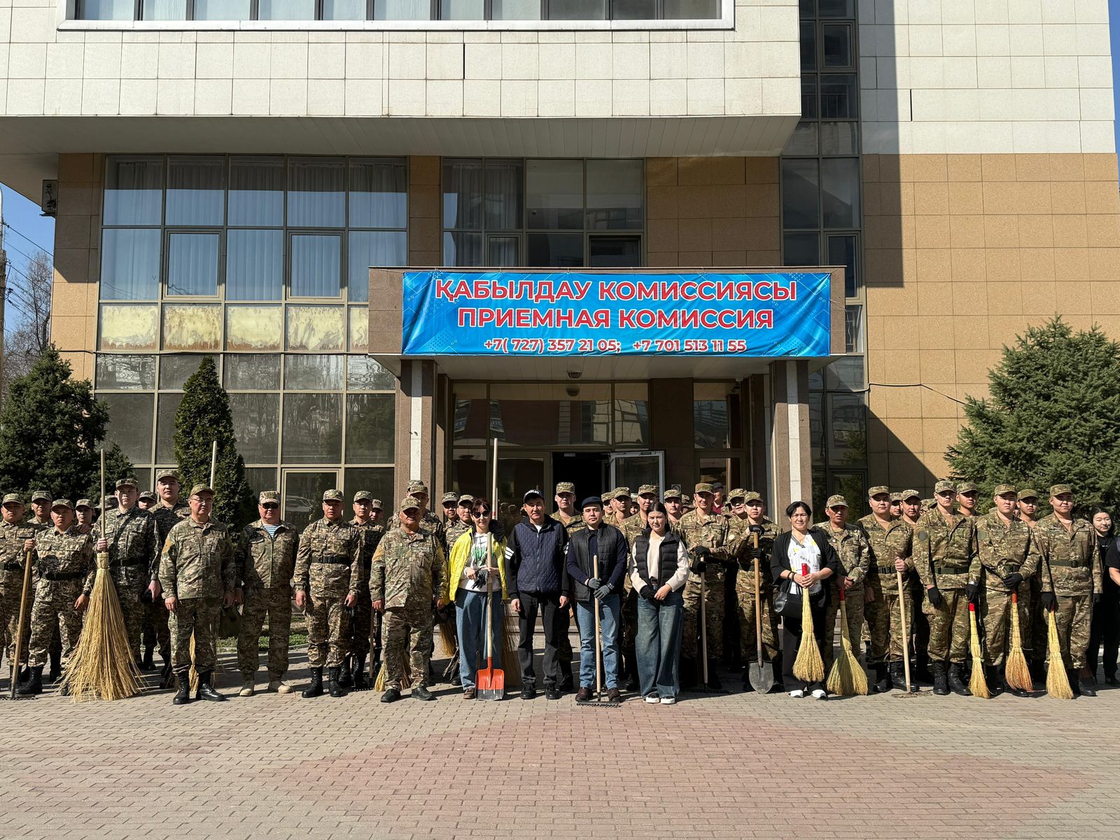 A large-scale clean-up event was held at Kunaev University as part of the “Taza Kazakhstan” campaign.
