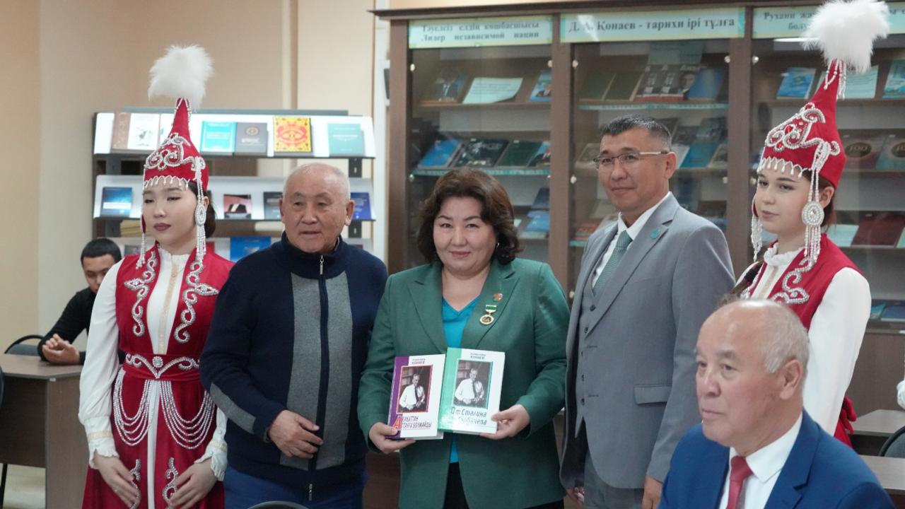Grand Opening of the “Book Exchange Corner” Exhibition