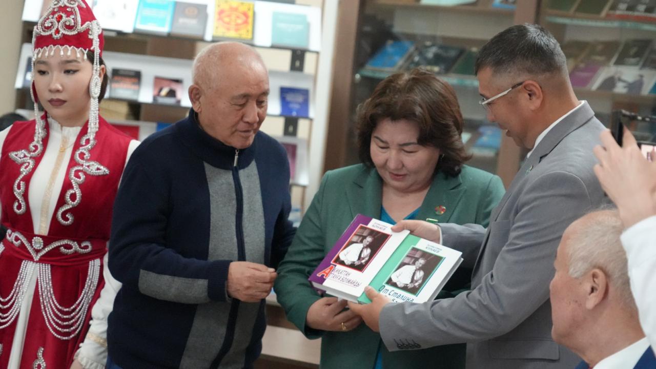 Grand Opening of the “Book Exchange Corner” Exhibition