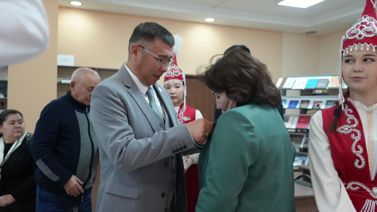 Grand Opening of the “Book Exchange Corner” Exhibition
