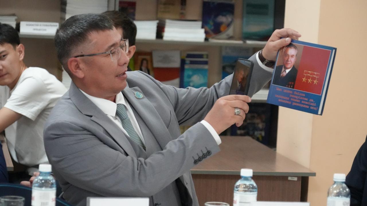 Grand Opening of the “Book Exchange Corner” Exhibition