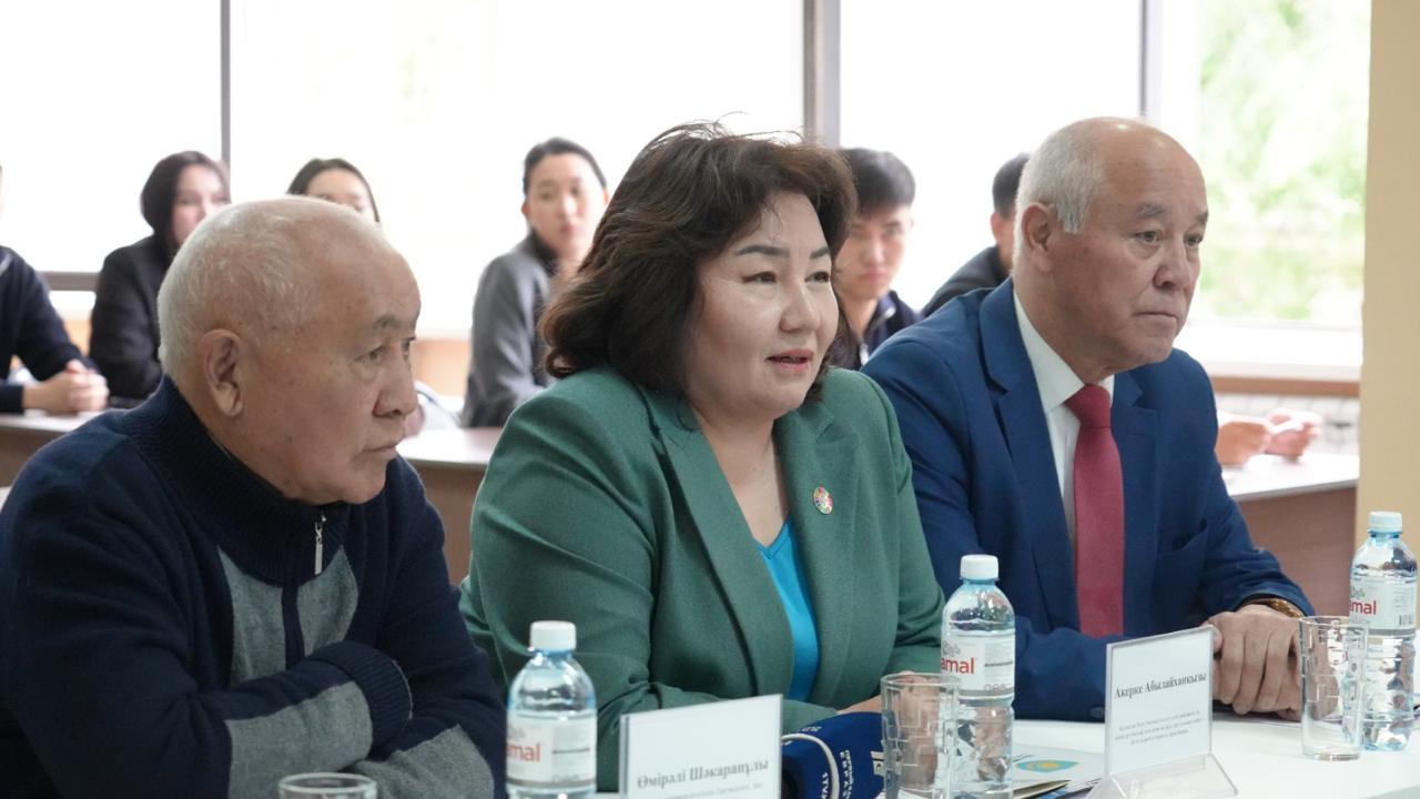 Grand Opening of the “Book Exchange Corner” Exhibition