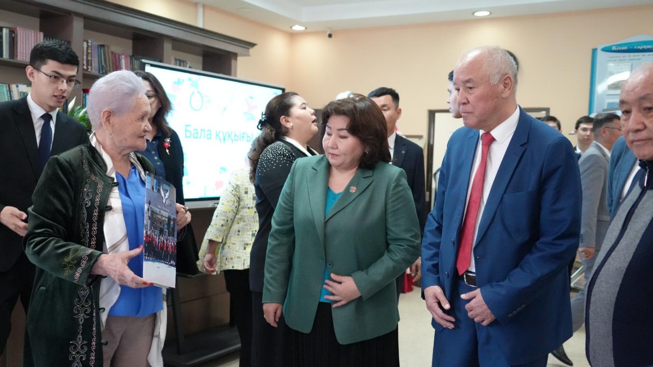 Grand Opening of the “Book Exchange Corner” Exhibition