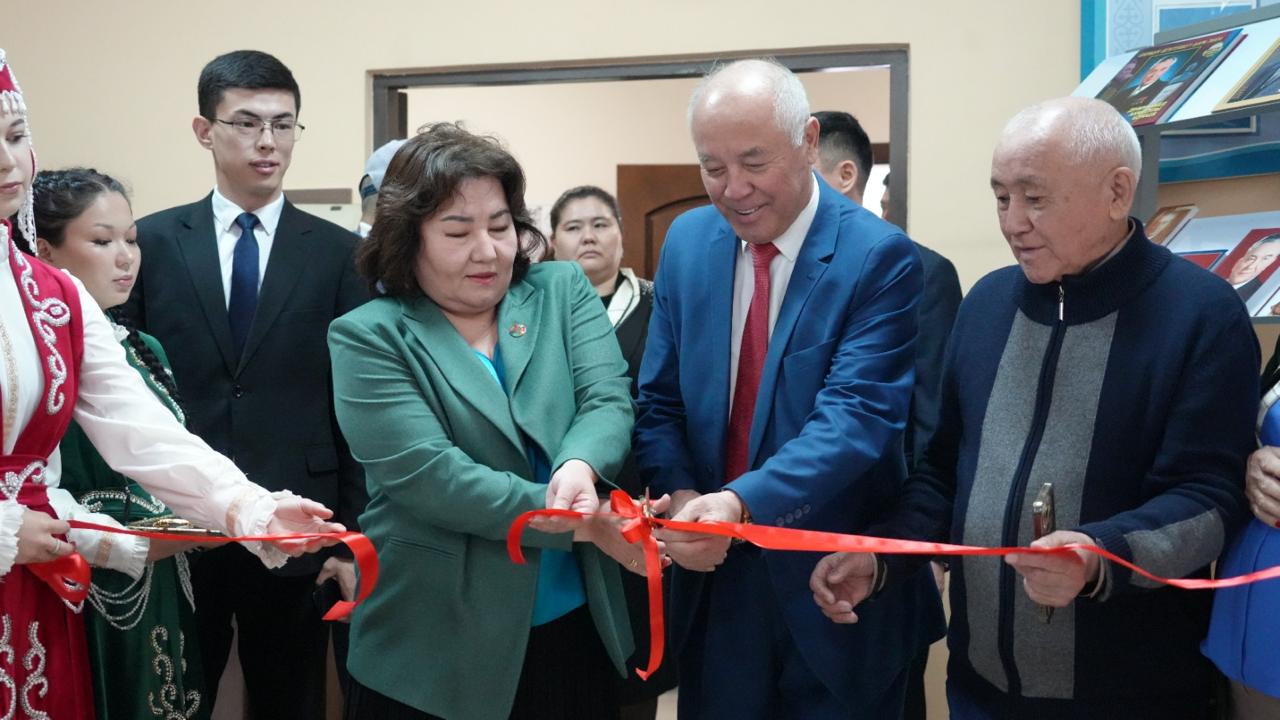Grand Opening of the “Book Exchange Corner” Exhibition