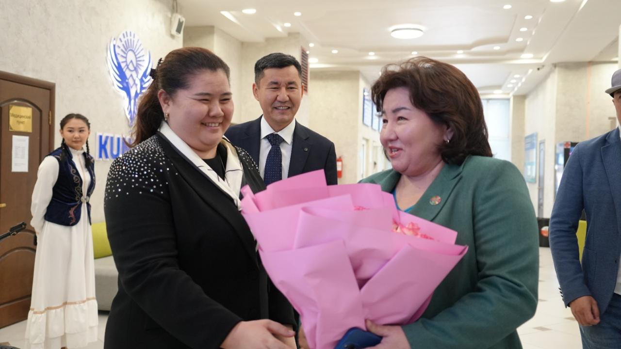 Grand Opening of the “Book Exchange Corner” Exhibition