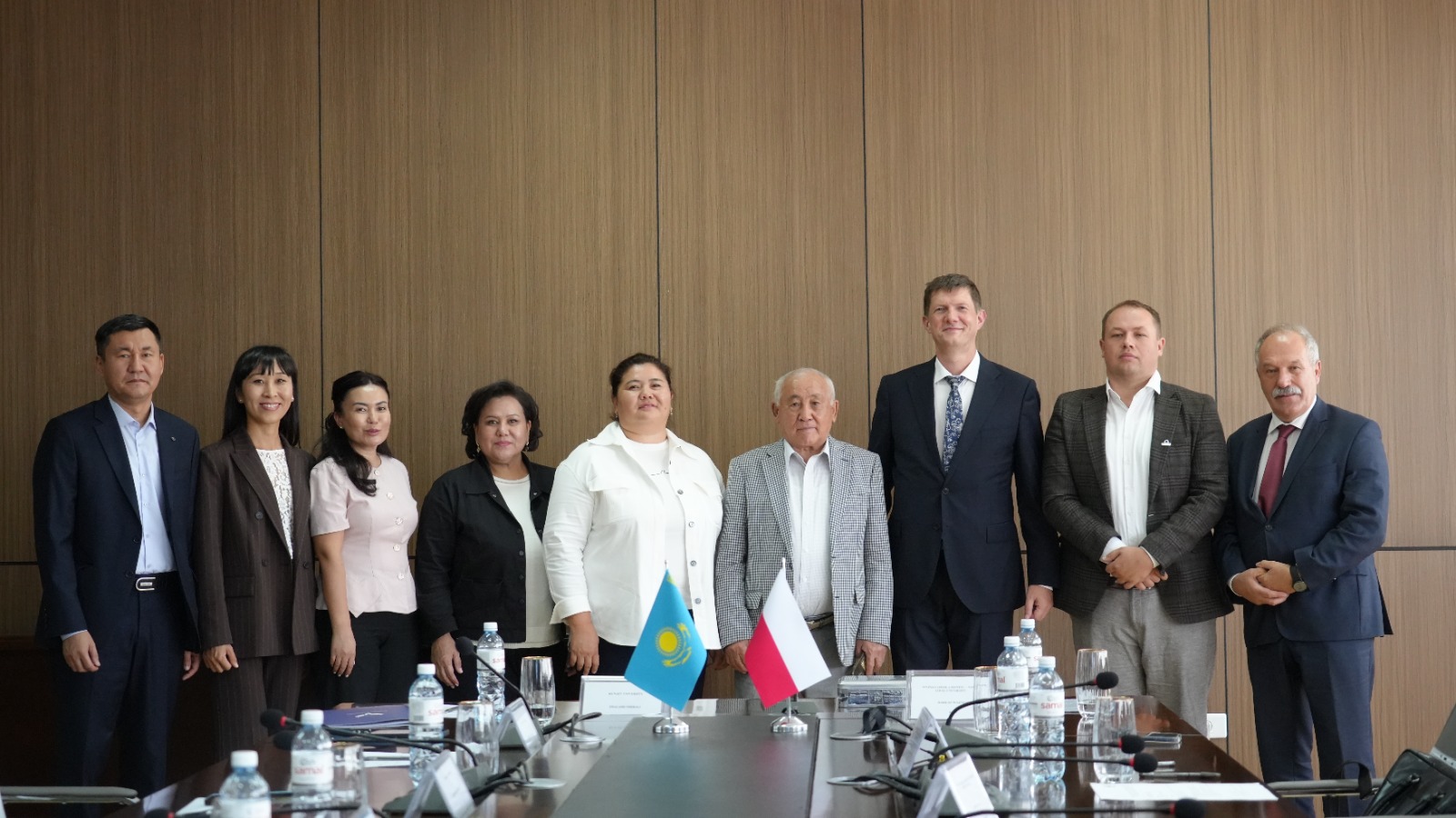 Kunaev University and Louis National University Business School Sign Memorandum of Cooperation