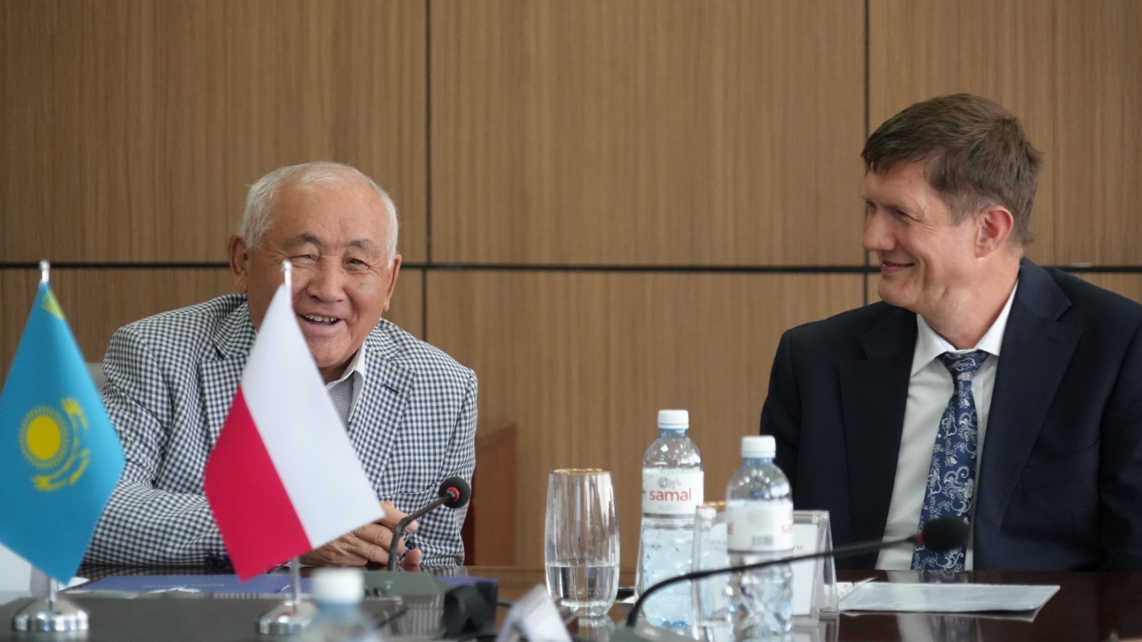 Kunaev University and Louis National University Business School Sign Memorandum of Cooperation