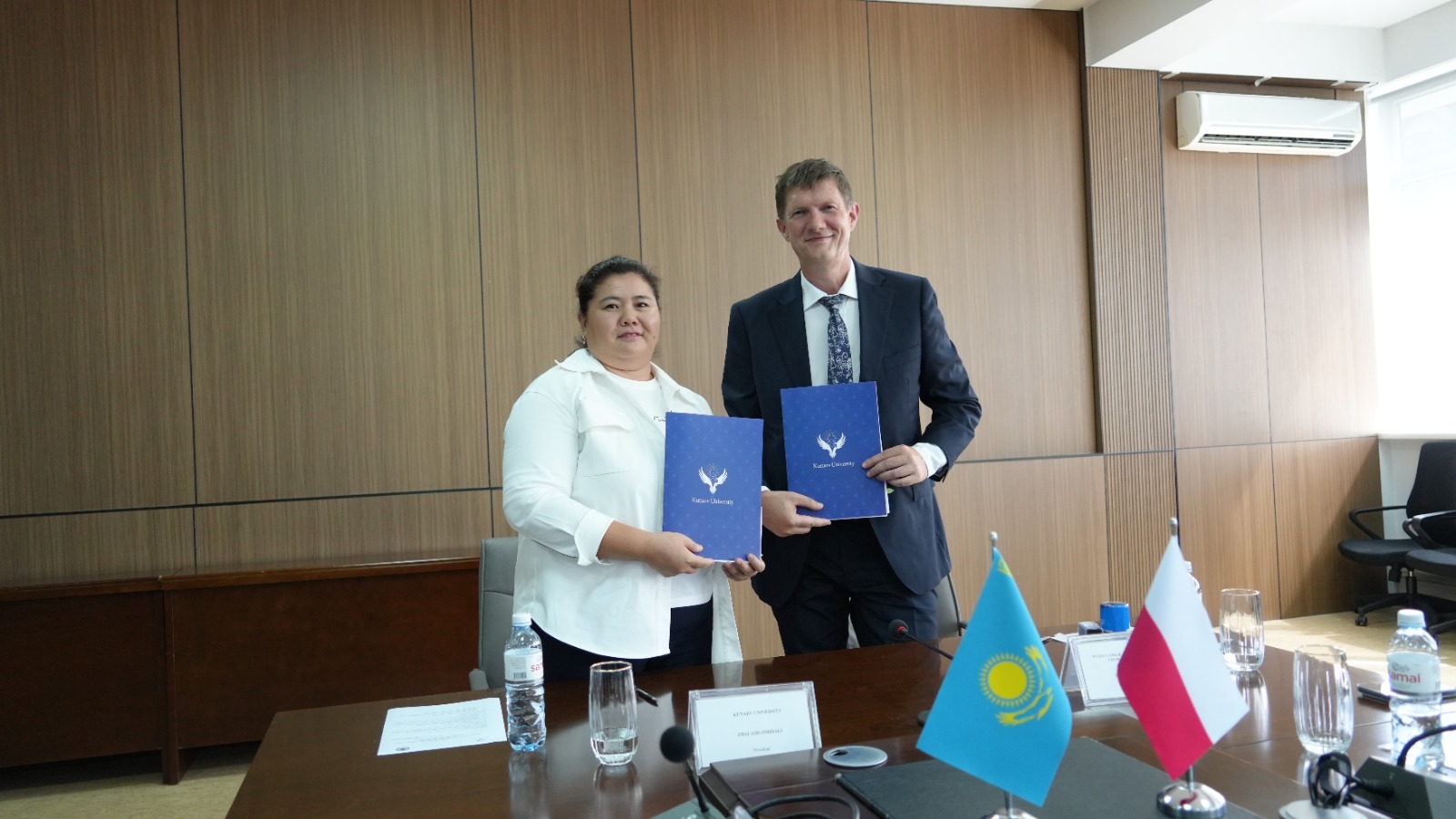 Kunaev University and Louis National University Business School Sign Memorandum of Cooperation