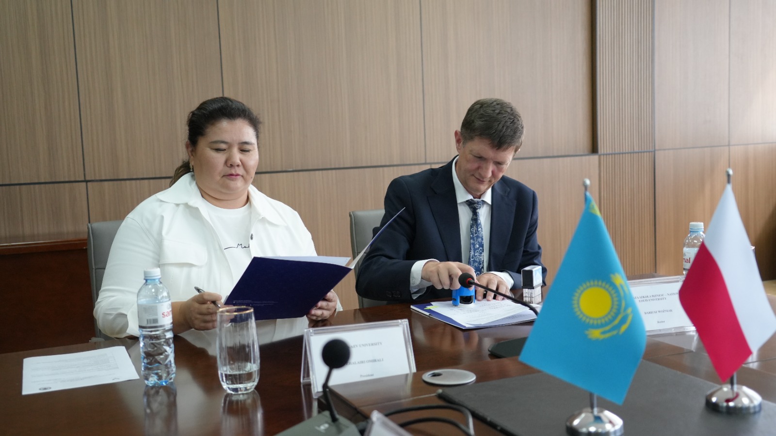 Kunaev University and Louis National University Business School Sign Memorandum of Cooperation