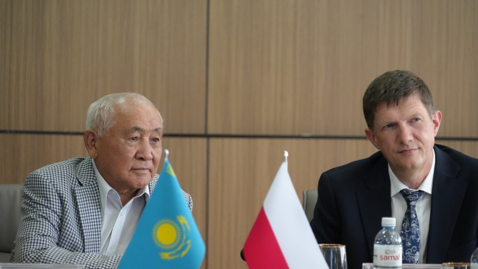 Kunaev University and Louis National University Business School Sign Memorandum of Cooperation