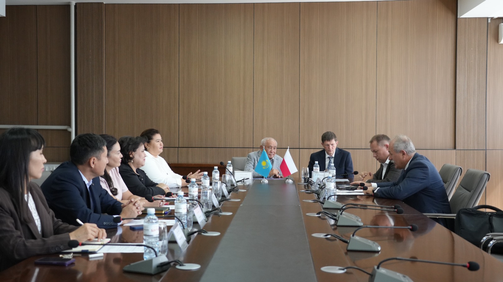 Kunaev University and Louis National University Business School Sign Memorandum of Cooperation