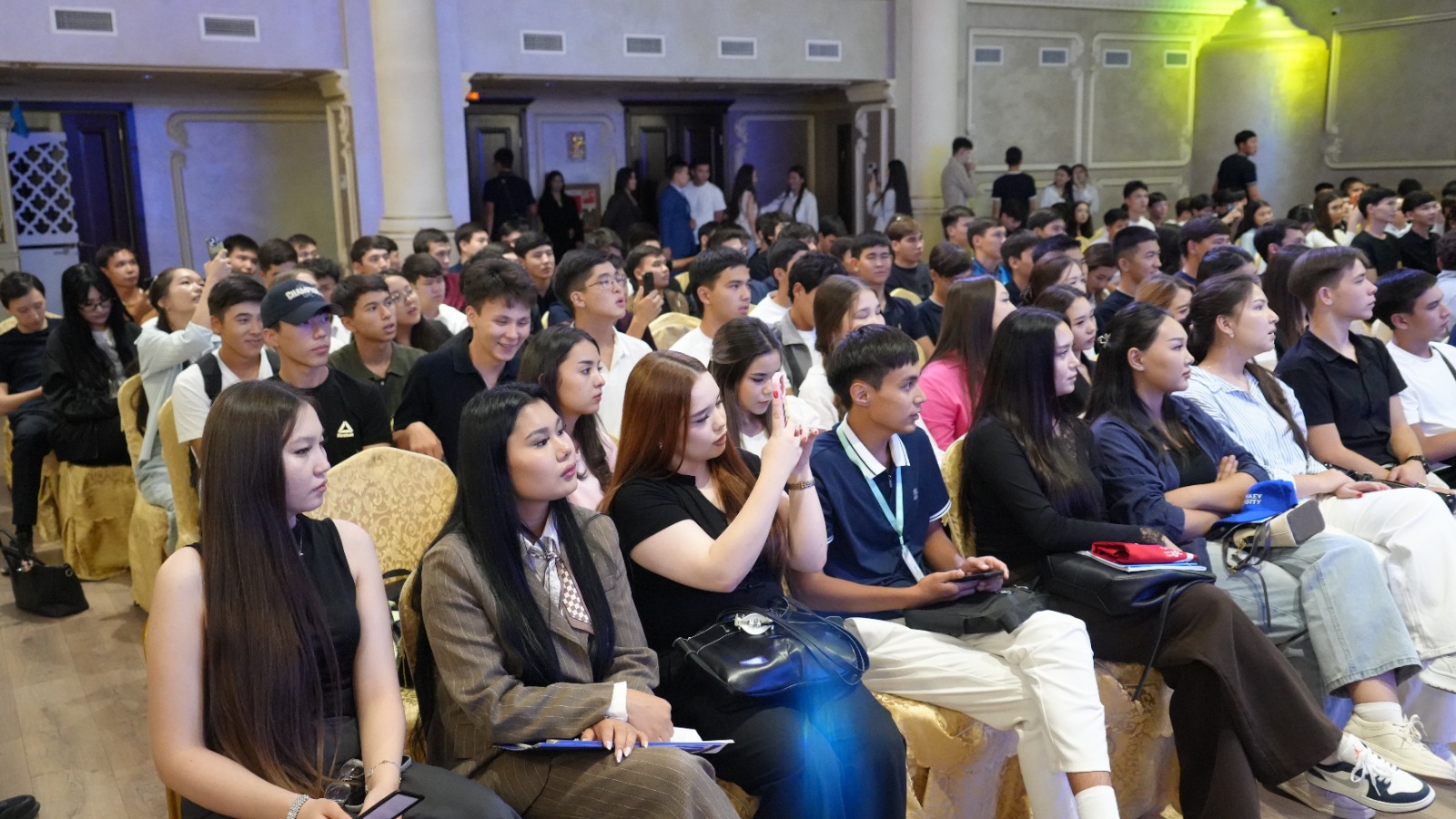 “KDM-connect” Event Held for First-Year Students at Kunaev University